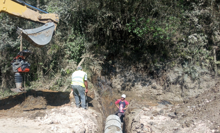Conservação de via não pavimentada na área 03 da Superintendência Regional Leste do DER/PR