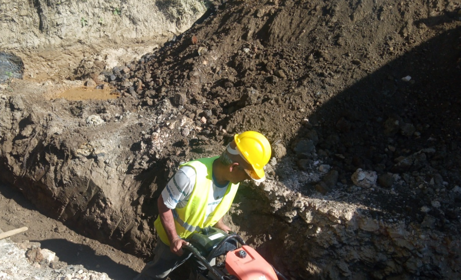 Conservação de via não pavimentada na área 03 da Superintendência Regional Leste do DER/PR