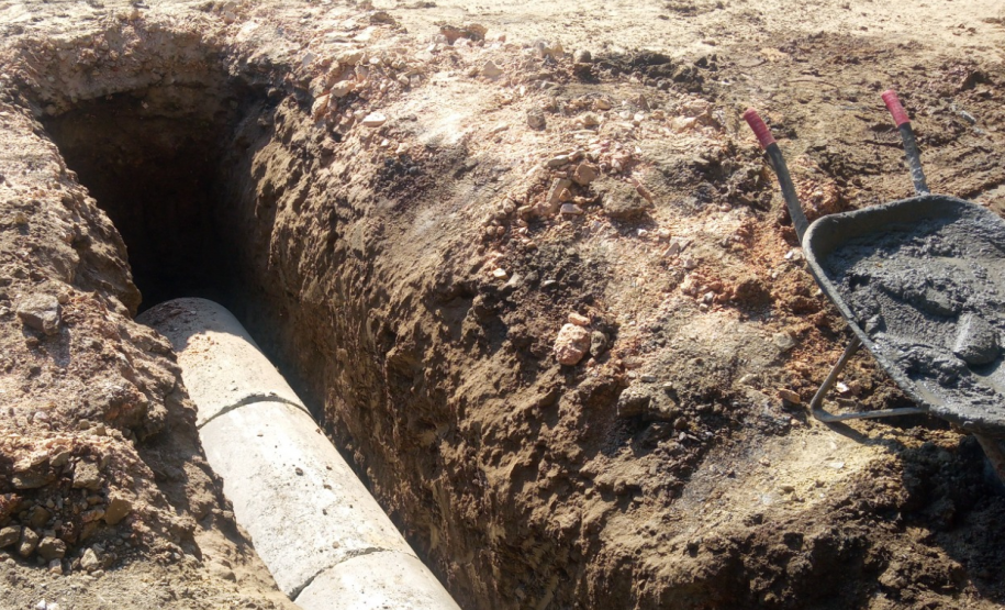 Conservação de via não pavimentada na área 03 da Superintendência Regional Leste do DER/PR