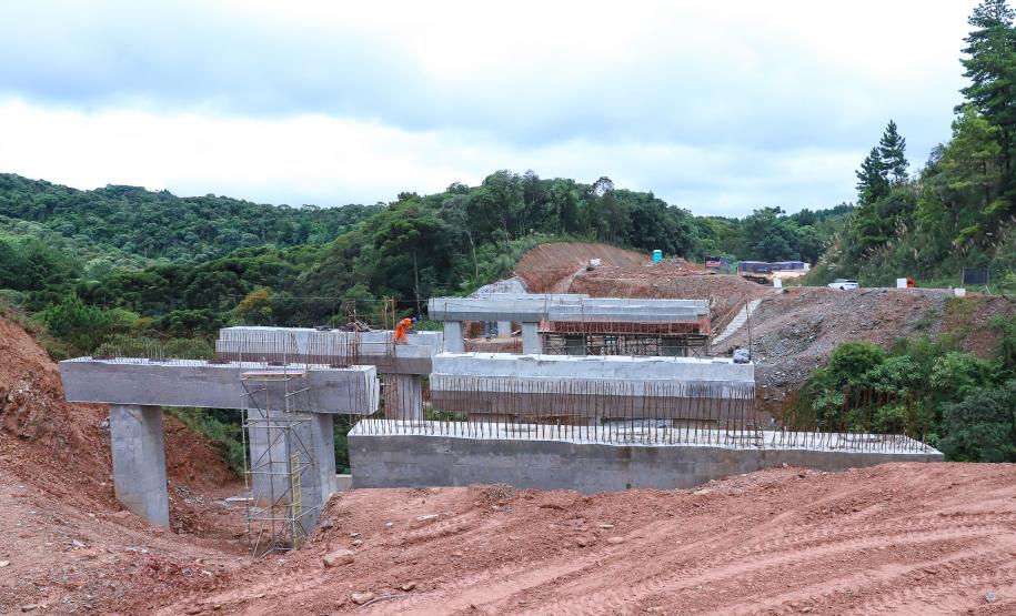 Nova ponte na duplicação da Rodovia dos Minérios, entre Curitiba e Almirante Tamandaré