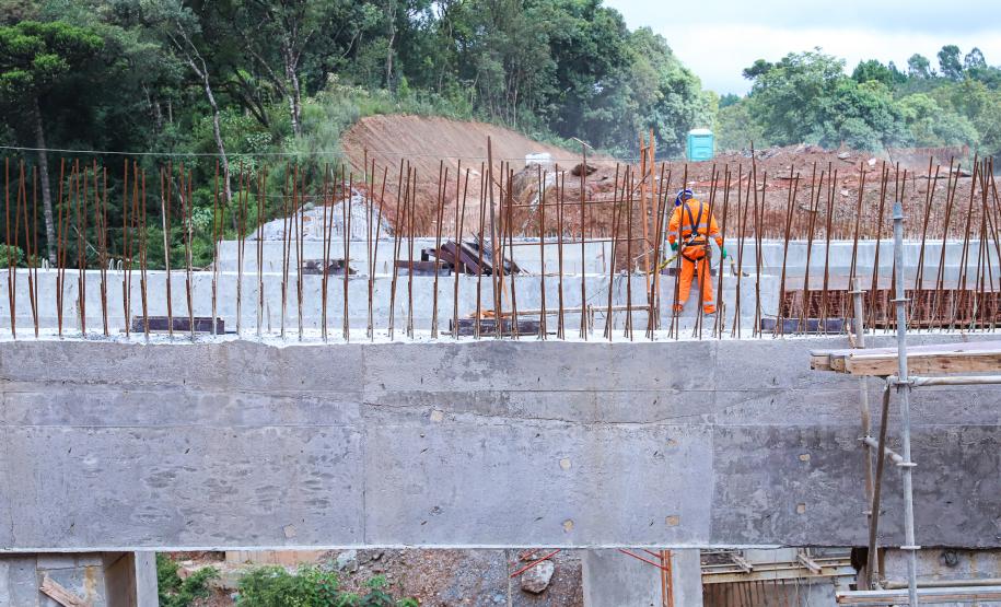 Nova ponte na duplicação da Rodovia dos Minérios, entre Curitiba e Almirante Tamandaré