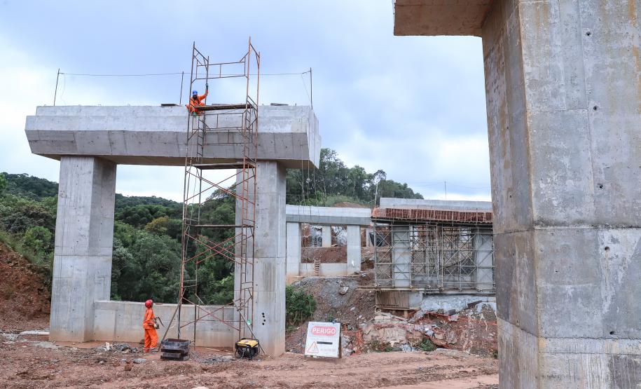 Nova ponte na duplicação da Rodovia dos Minérios, entre Curitiba e Almirante Tamandaré