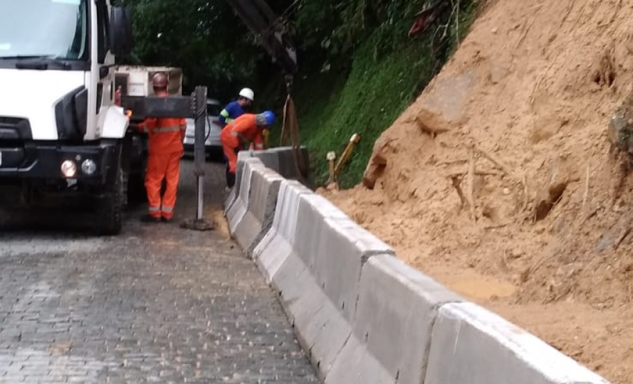 Serviços na Estrada da Graciosa nesta segunda-feira (13)