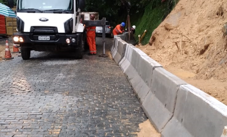 Serviços na Estrada da Graciosa nesta segunda-feira (13)