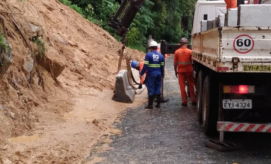 Serviços na Estrada da Graciosa nesta segunda-feira (13)