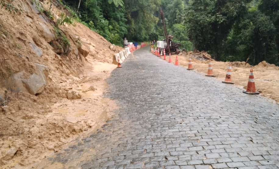 Serviços na Estrada da Graciosa nesta segunda-feira (13)