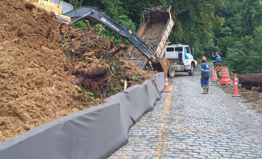 Estrada da Graciosa - obras de contenção