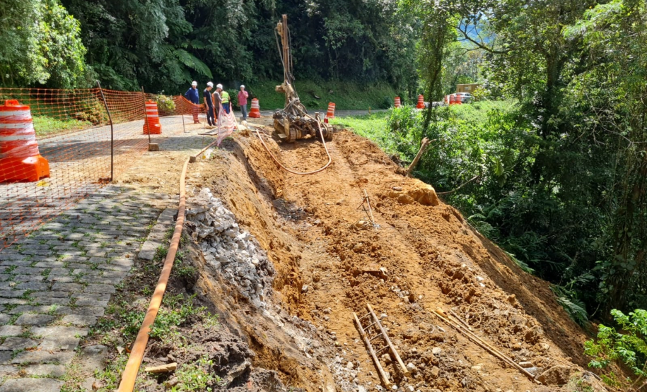 Serviços de recuperação da Estrada da Graciosa