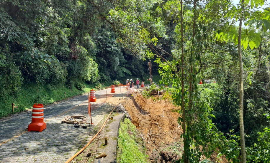 Serviços de recuperação da Estrada da Graciosa