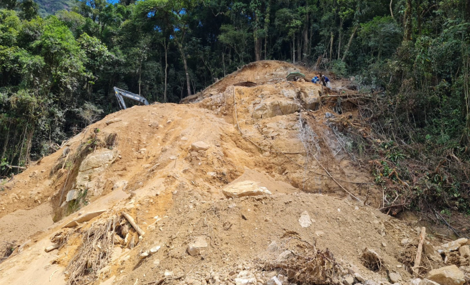 Serviços de recuperação da Estrada da Graciosa