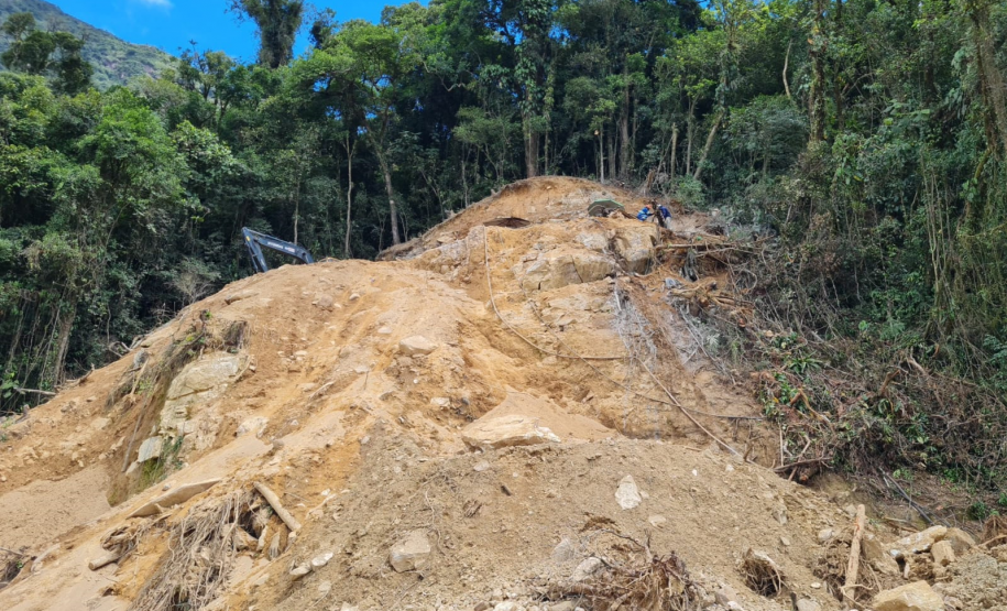 Serviços de recuperação da Estrada da Graciosa