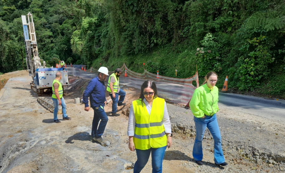 Serviços de recuperação da Estrada da Graciosa