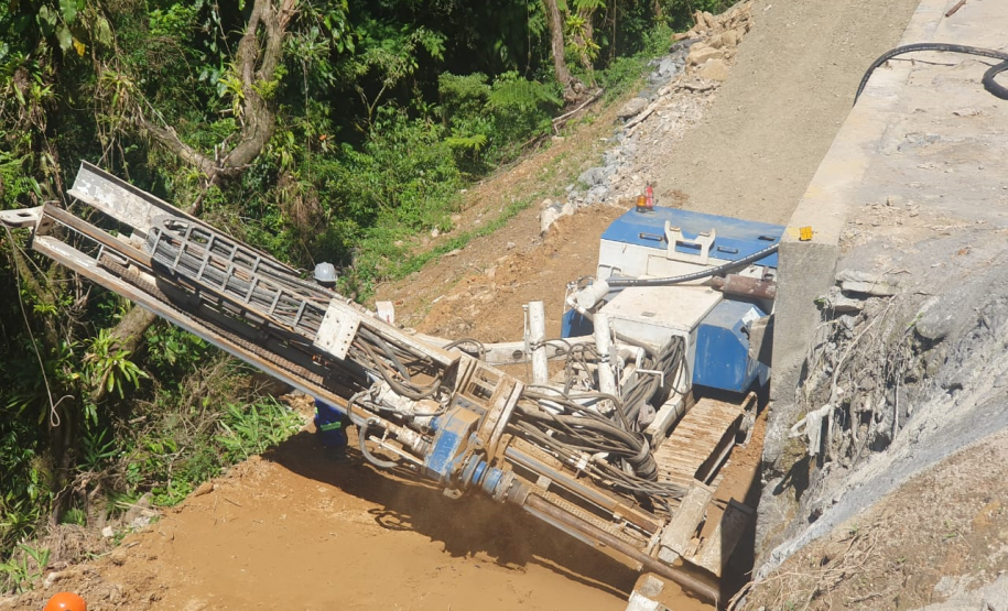 Serviços de recuperação da Estrada da Graciosa