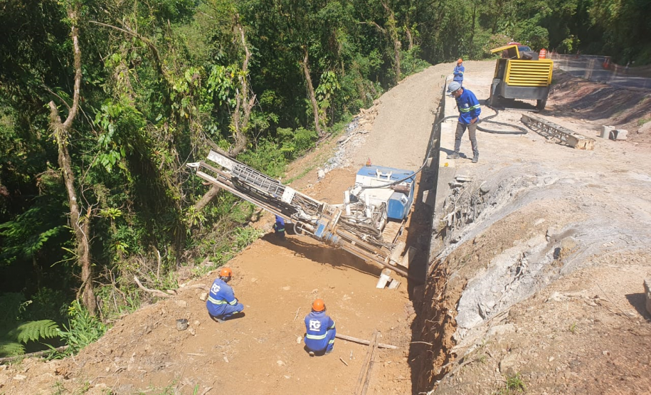 Serviços de recuperação da Estrada da Graciosa