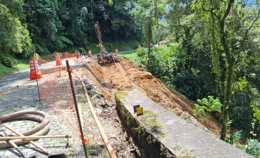 Serviços de recuperação da Estrada da Graciosa