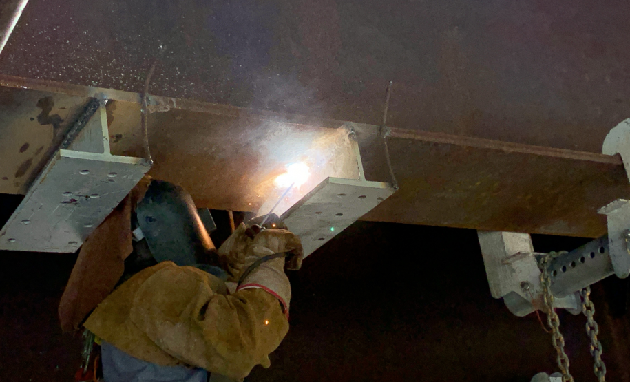 Ponte - Solda da via de rolamento da Plataforma de Inspeção e Manutenção da Ponte