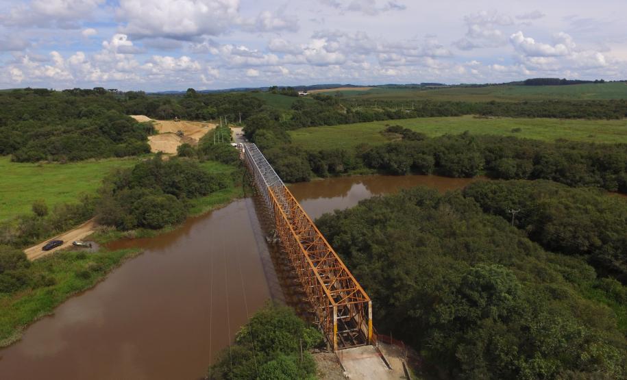 Ponte do Rio da Várzea entre a Lapa e Campo do Tenente