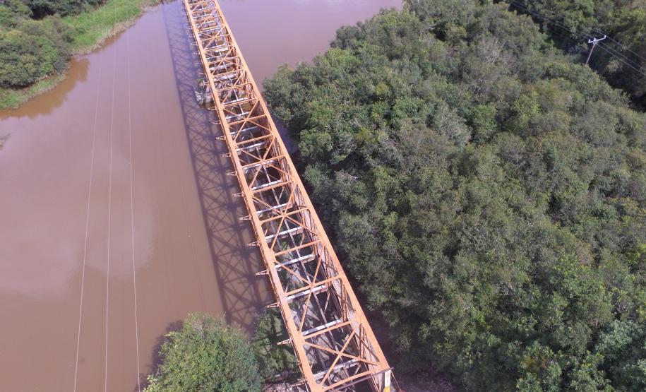 Ponte do Rio da Várzea entre a Lapa e Campo do Tenente