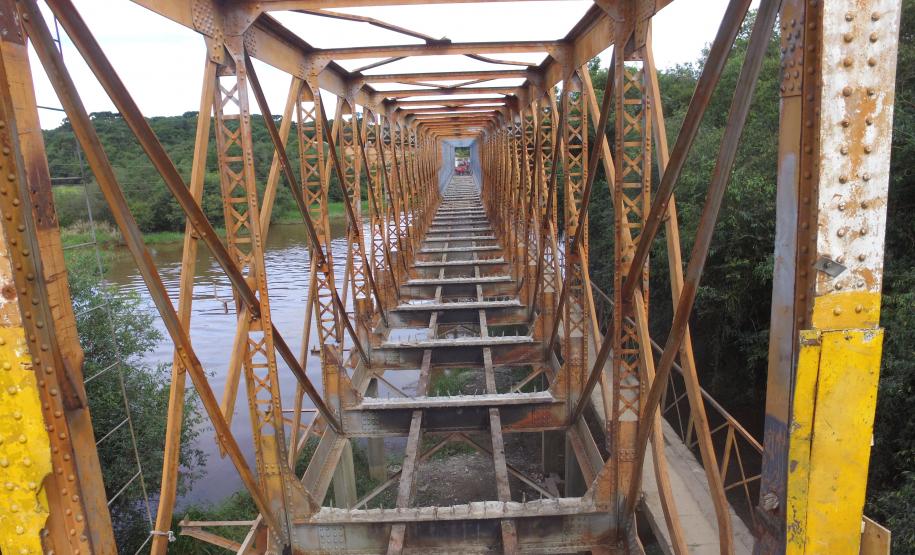 Ponte do Rio da Várzea entre a Lapa e Campo do Tenente