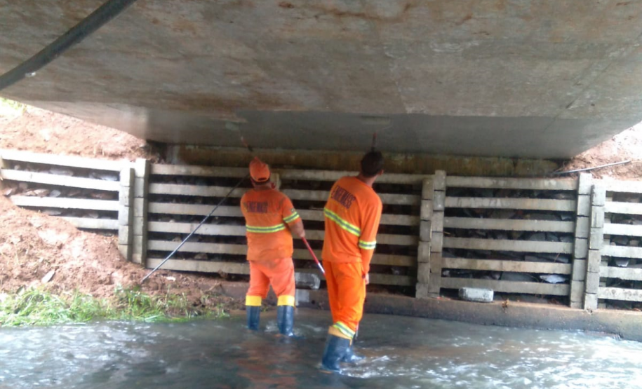 Obras na Ponte sobre o Rio Empoçado