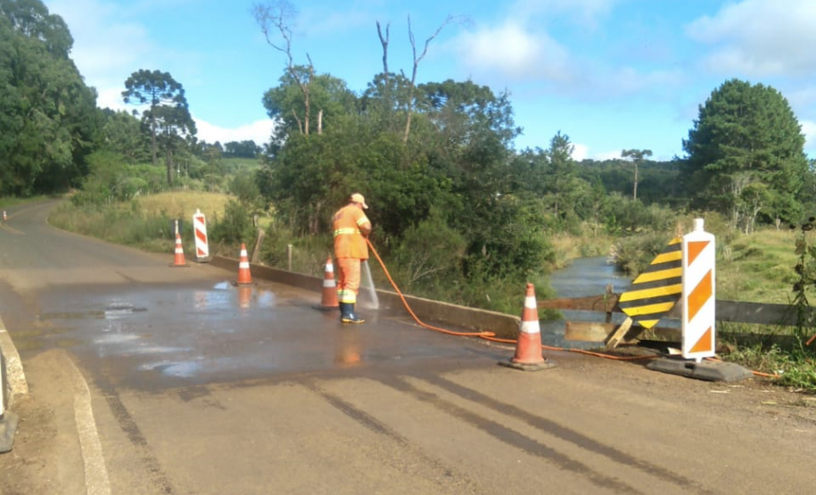 Obras na Ponte sobre o Rio Empoçado