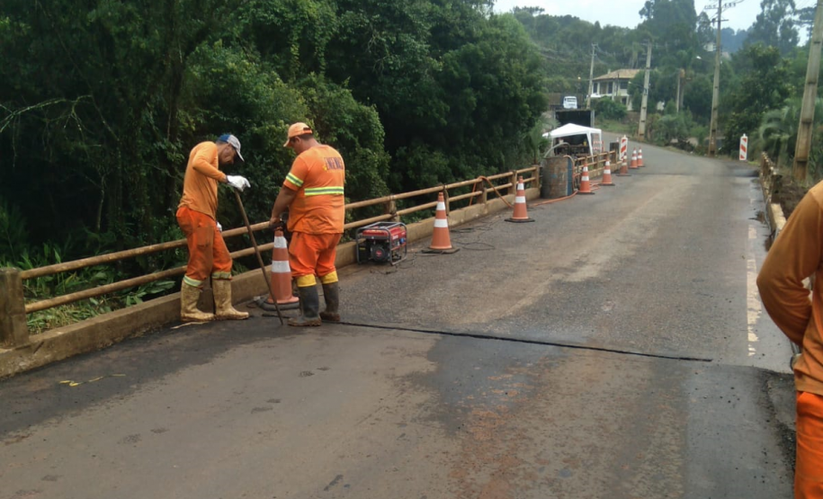 Obras na Ponte sobre Rio Jararaca