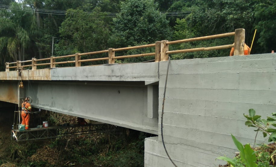 Obras na Ponte sobre Rio Jararaca