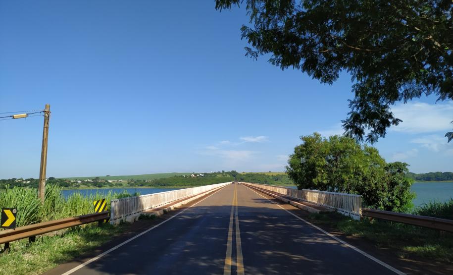 Ponte Rio Vermelho PR-090 no limite entre Alvorada do Sul e Porecatu