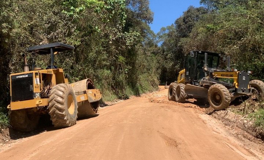 Serviços de conservação de via não pavimentada na PR-090