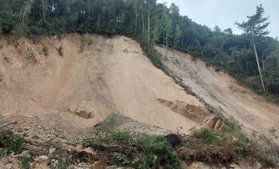 Início dos serviços de recuperação da PR-092, em Doutor Ulysses