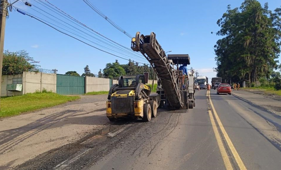 Serviços de fresagem na PR-151 entre Ponta Grossa e Palmeira