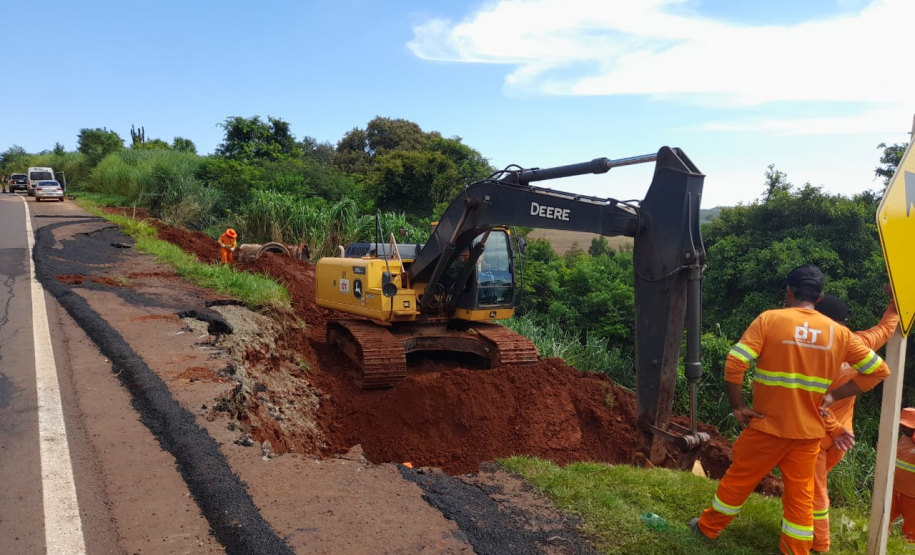 Serviços de recuperação da PR-445 em Londrina