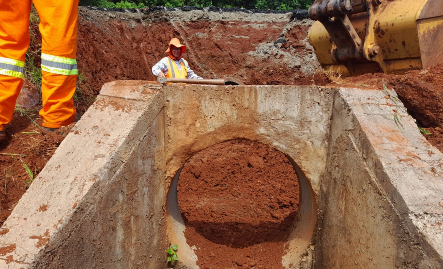 Serviços de recuperação da PR-445 em Londrina