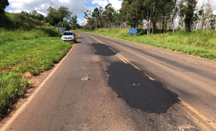 Serviços iniciais de tapa buracos emergencial na PR-463