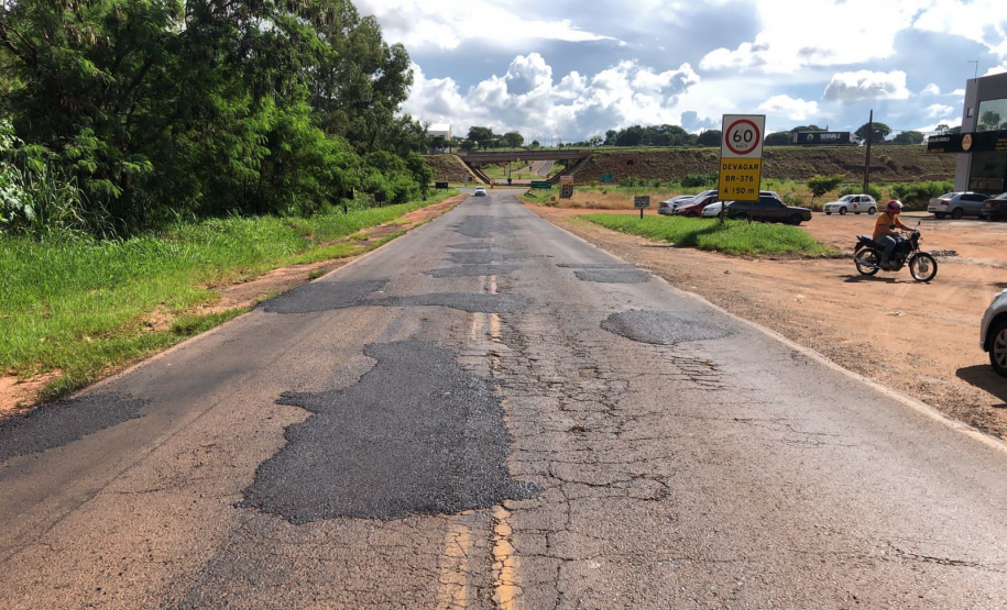 Serviços iniciais de tapa buracos emergencial na PR-463