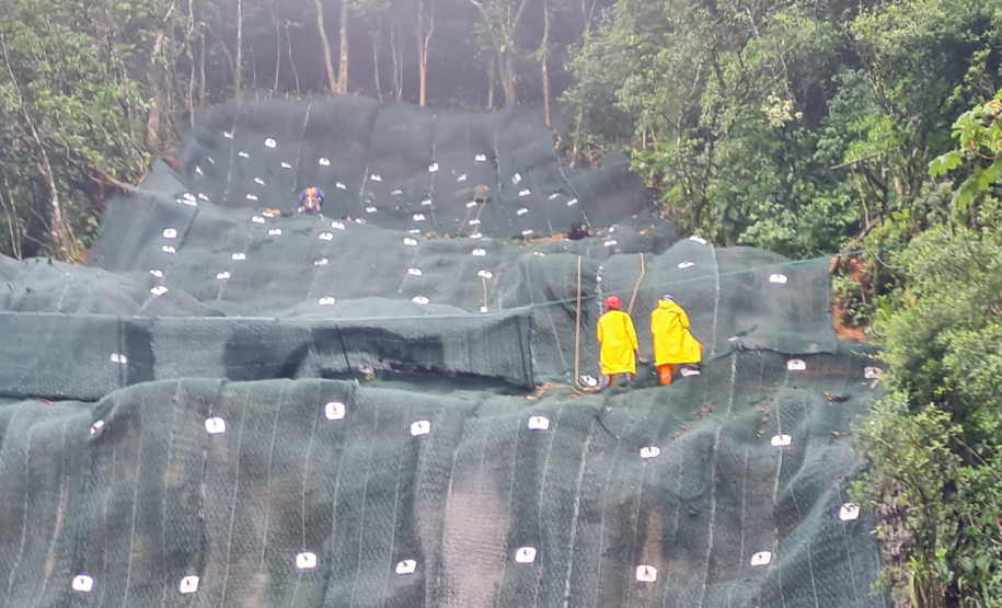 Serviços finais na BR-277