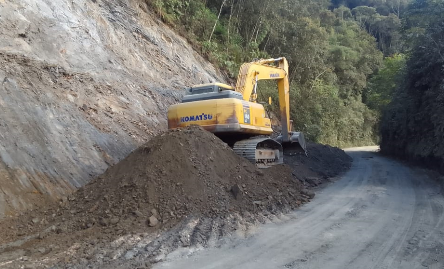 PR-090: finalização de recuperação de talude em março