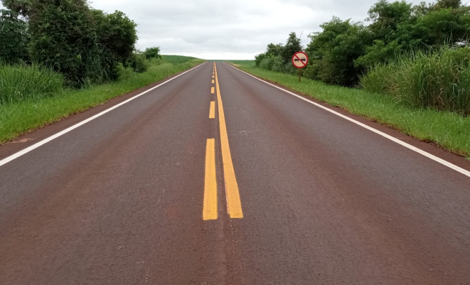Serviços de conservação na PR-364 em Assis Chateaubriand