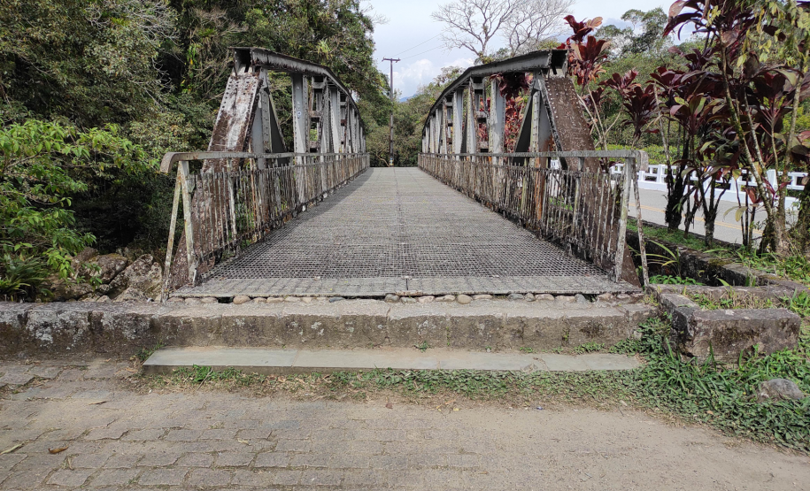 Reforma - Passarela Rio Mãe Catira PR-410