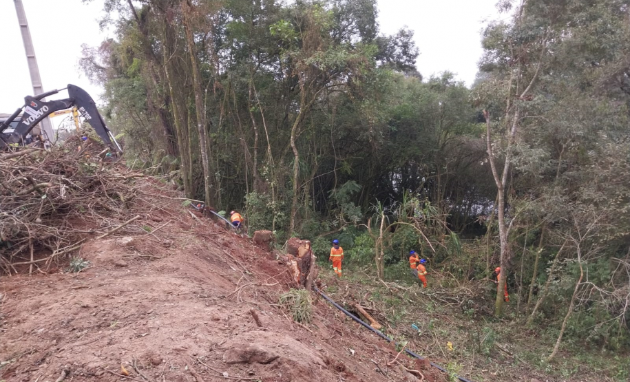 Obra de correção de taludes em União da Vitória
