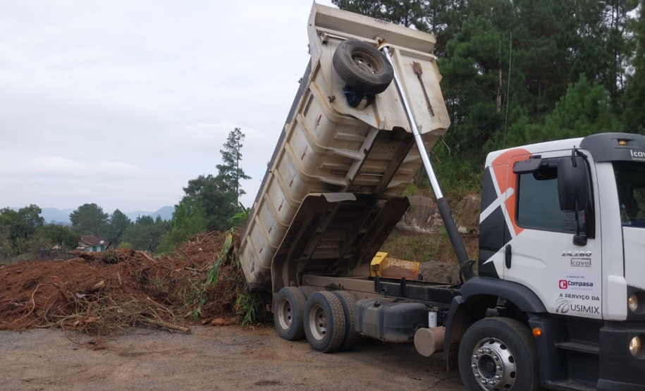 Obra de correção de taludes em União da Vitória