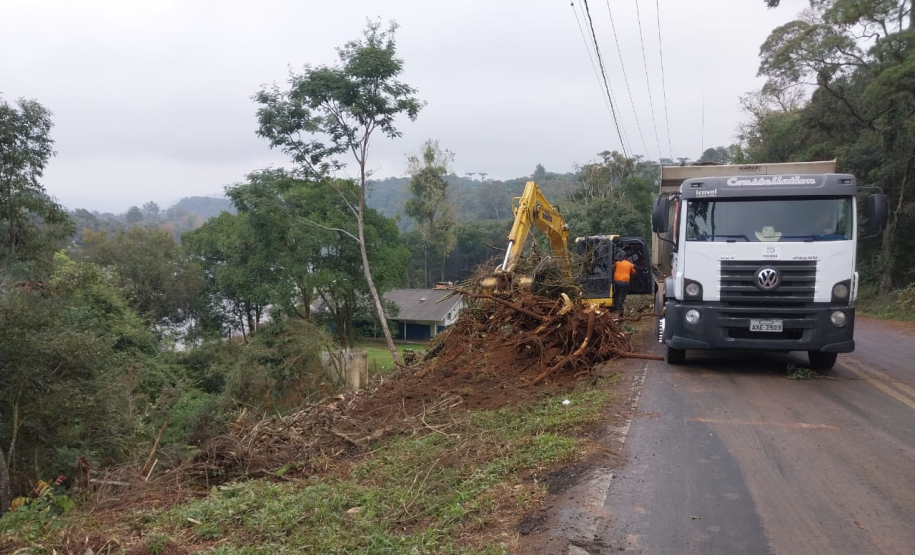 Obra de correção de taludes em União da Vitória