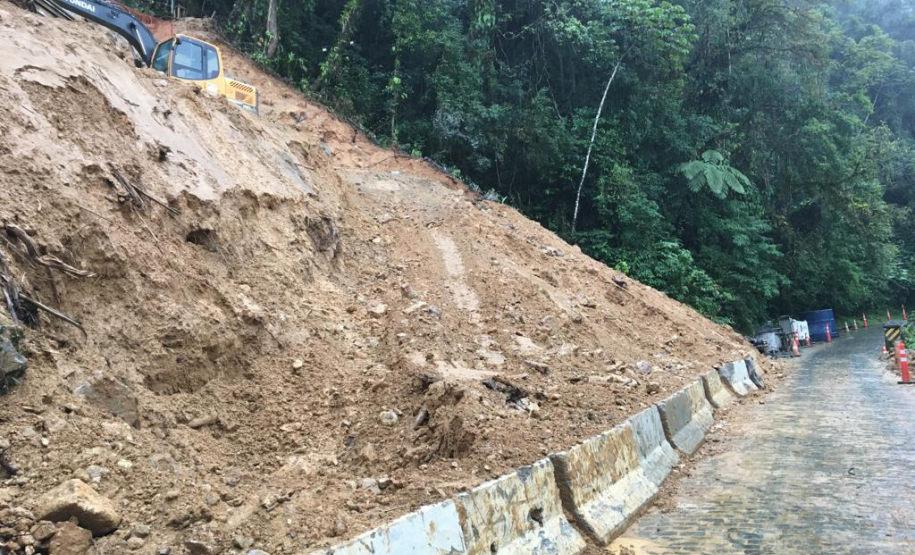 Chuvas na Estrada da Graciosa
