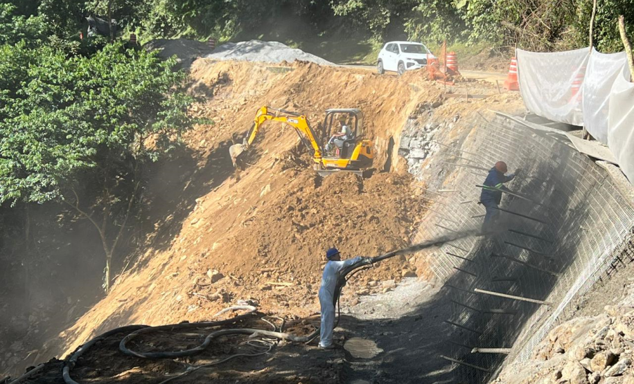 Obras na Estrada da Graciosa - km 11+200