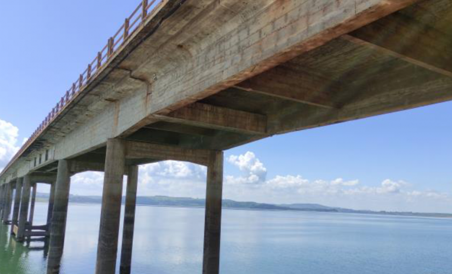 Ponte Rio Itararé (Represa de Chavantes) na PR-218, em Carlópolis