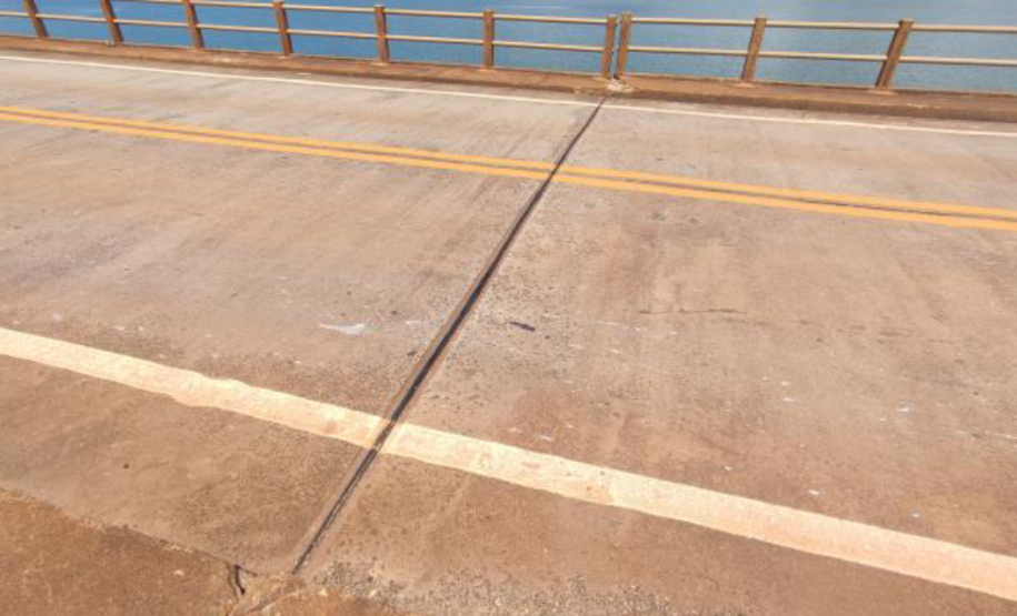 Ponte Rio Itararé (Represa de Chavantes) na PR-218, em Carlópolis