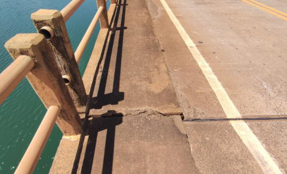 Ponte Rio Itararé (Represa de Chavantes) na PR-218, em Carlópolis