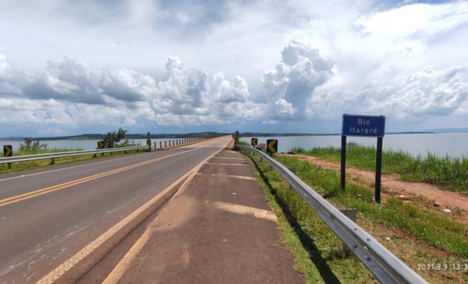 Ponte Rio Itararé (Represa de Chavantes) na PR-218, em Carlópolis