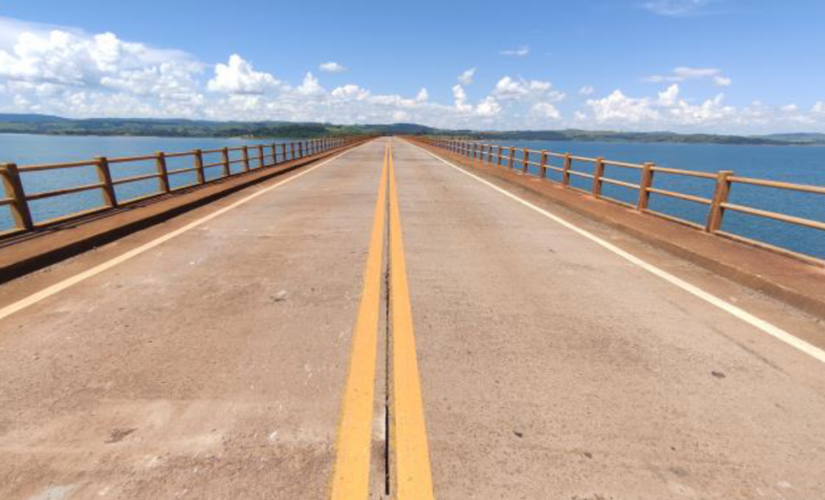 Ponte Rio Itararé (Represa de Chavantes) na PR-218, em Carlópolis