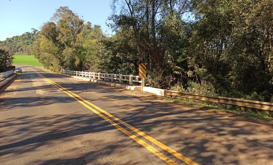 Ponte Rio Mombuco PR-281 no limite entre Salto do Lontra e Nova Esperança do Sudoeste